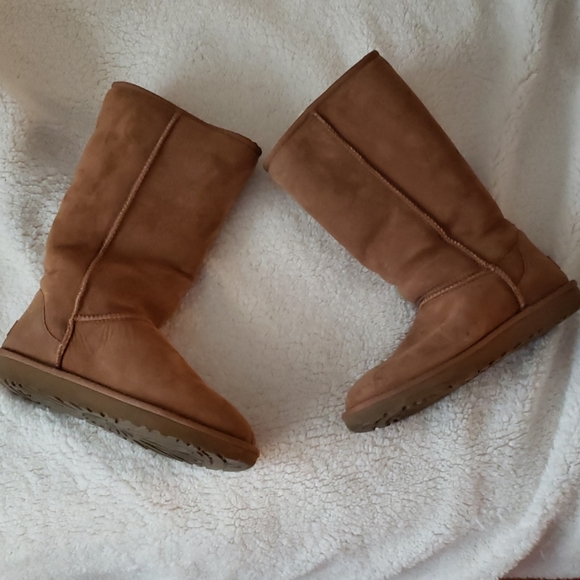 Tall UGG boots - Picture 3 of 4